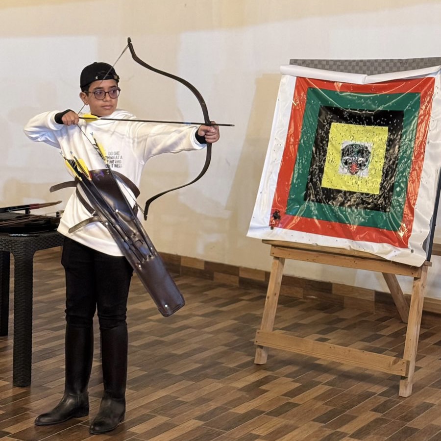 تدريب على الرماية بالقوس العربي